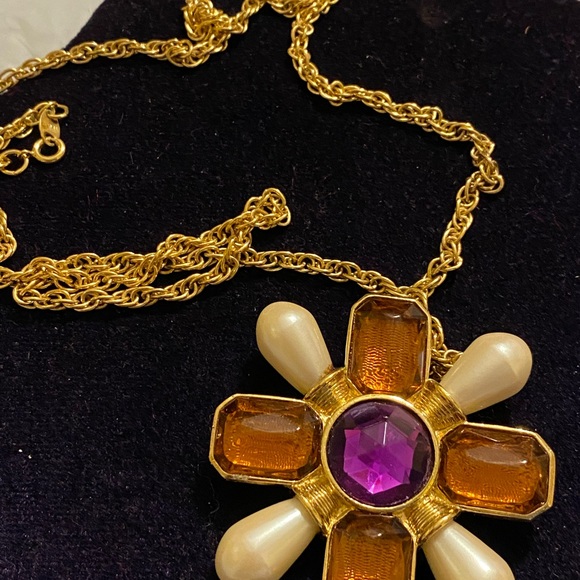 Vintage AVON Maltese Cross Pin Brooch Pendant Necklace Moghul Pearl. - Picture 5 of 9